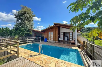 Casa estilo chácara em condomínio com 500 metros terreno e 200 metros construída
