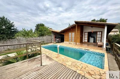 Casa estilo chácara em condomínio com 500 metros terreno e 200 metros construída