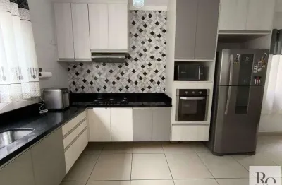 Casa com 3 suítes e 118 metros construídos no bairro Maristela em Atibaia