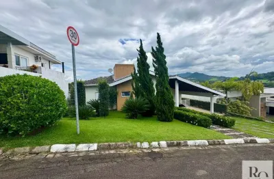 Casa para quem busca conforto, lazer e natureza 210m construída, terreno de 800m