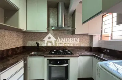 Apartamento no fazendinha, 66m  de área total, cozinha com armários.