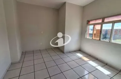 Apartamento com 3 quartos para alugar no bom jesus, uberlândia  por r$ 1.300
