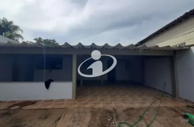 Casa com 3 quartos para alugar no tabajaras, uberlândia  por r$ 2.500