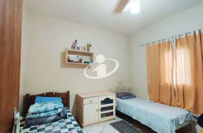 Casa com 5 quartos à venda no santa mônica, uberlândia , 212 m2 por r$ 700.000