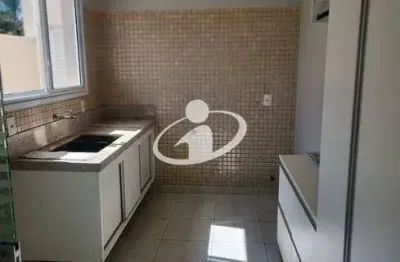 Casa em condomínio fechado com 3 quartos para alugar no aclimação, uberlândia  por r$ 10.000