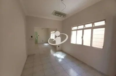 Casa com 3 quartos para alugar no brasil, uberlândia  por r$ 4.000