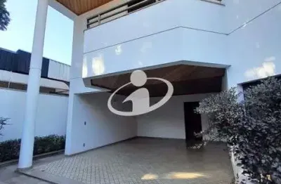 Casa com 5 quartos para alugar no fundinho, uberlândia  por r$ 8.500
