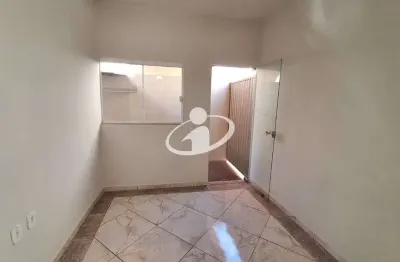 Casa com 2 quartos para alugar no novo mundo, uberlândia  por r$ 1.480