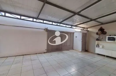 Casa com 3 quartos para alugar no jardim das palmeiras, uberlândia  por r$ 2.550