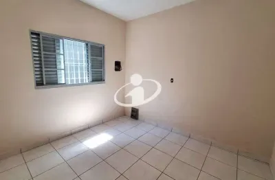Casa com 2 quartos para alugar no jardim brasília, uberlândia  por r$ 1.400