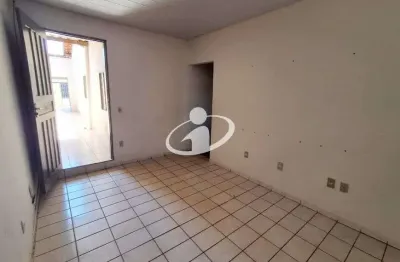 Casa com 3 quartos para alugar no pampulha, uberlândia  por r$ 1.100