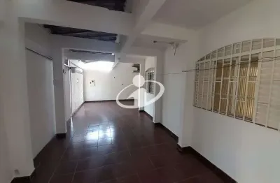Casa com 3 quartos para alugar no Cazeca, Uberlândia  por R$ 4.000