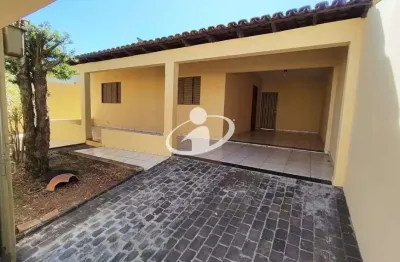 Casa com 3 quartos para alugar no santa mônica, uberlândia  por r$ 3.000