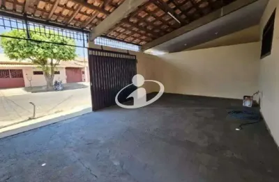 Casa com 3 quartos para alugar no jardim das palmeiras, uberlândia  por r$ 1.700