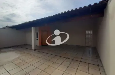 Casa com 3 quartos para alugar no planalto, uberlândia  por r$ 2.500