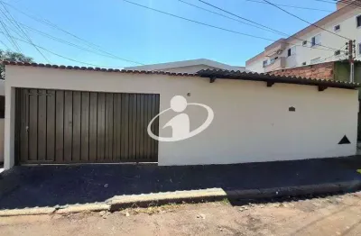 Casa com 3 quartos para alugar no santa mônica, uberlândia  por r$ 1.680