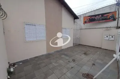 Casa com 3 quartos para alugar na Nossa Senhora Aparecida, Uberlândia  por R$ 3.000