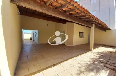 Casa com 3 quartos para alugar no santa mônica, uberlândia  por r$ 3.800