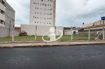 Terreno comercial para alugar no Santa Mônica, Uberlândia  por R$ 2.000
