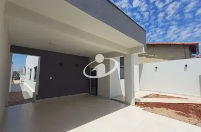 Casa com 3 quartos para alugar no Jardim Patrícia, Uberlândia  por R$ 4.000