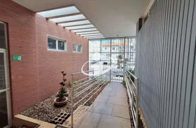 Casa comercial com 1 sala para alugar no Osvaldo Rezende, Uberlândia  por R$ 8.000