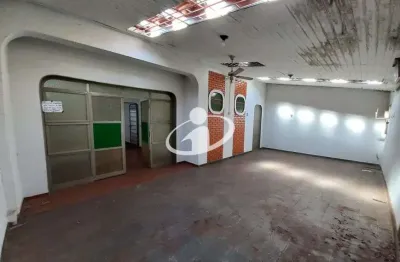 Casa com 4 quartos para alugar no Santa Mônica, Uberlândia  por R$ 2.600
