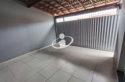 Casa com 3 quartos para alugar em São Jorge, Uberlândia  por R$ 2.500