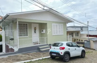 Casa com 2 quartos para alugar no Rio Branco, Caxias do Sul 