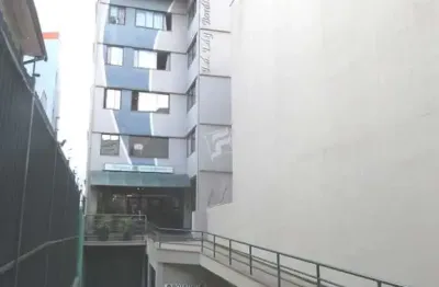 Apartamento semi mobiliado com 1 dormitório, sala de estar, cozinha, á