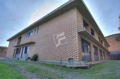 Apartamento com 1 dormitório, sala de estar/cozinha, banheiro social,