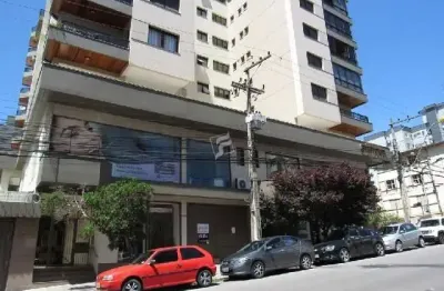 Loja térrea com área privativa: 60,00m², banheiro social, vitrine, lum