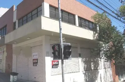 Loja térrea com área privativa: 135,00m², com mezanino, cozinha, 1 ban