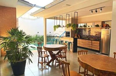 Casa à venda em Maringá, Parque das Laranjeiras, com 3 quartos, com 280 m²