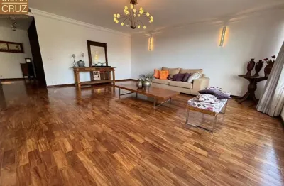 Imóvel com localização privilegiada, com piscina, próximo ao clube de campo. bairro cidade jardim