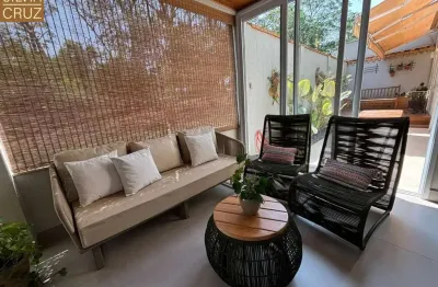 Casa em condomínio com 3 suítes, lazer e piscina - impecável! bairro: pompéia