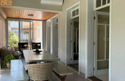 Casa com 3 suítes, lazer e piscina, em condomínio. Impecável! Bairro: Pompéia