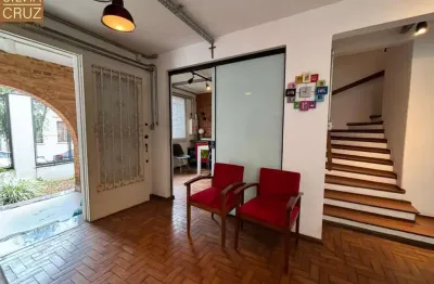 Imóvel muito charmoso, com forte vocação comercial, no centro