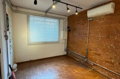 Imóvel muito charmoso, com forte vocação comercial, no centro