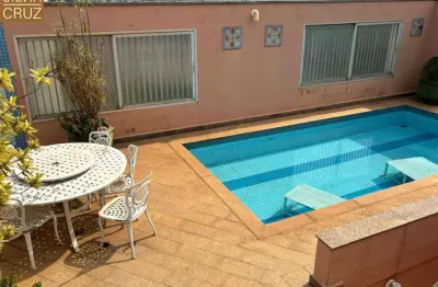 Cobertura com espaços muito generosos e linda vista panorâmica da rua do porto. bairro: centro