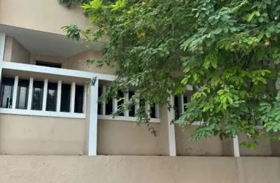 Imóvel comercial, com salas amplas e ótima localização no centro