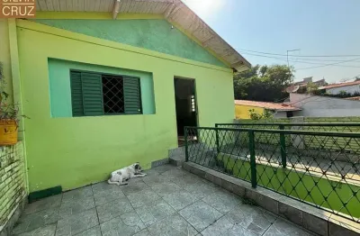 Casa bem simples, para moradia - com terreno grande. Bairro: Jaraguá