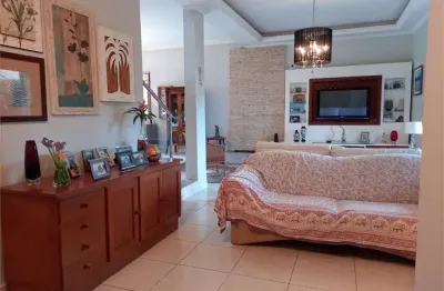 Casa  à venda com 4 quartos, sendo 2 suítes,  no condomínio fazendinha chácara vale do rio cotia, carapicuíba - sp