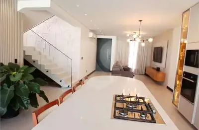 Casa à venda com 3 quartos, sendo 3 suítes,  em pinheirinho, vinhedo - sp