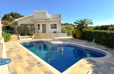 Casa  à venda ou para alugar com 3 quartos, sendo 2 suítes,  no condomínio terras de vinhedo, vinhedo - sp