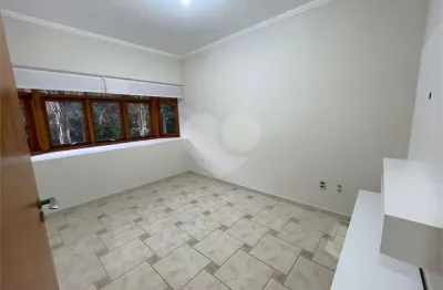 Casa  à venda com 3 quartos, sendo 3 suítes,  no condomínio bosque de greviléa, vinhedo - sp