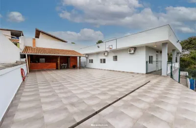 Casa à venda com 3 quartos, sendo 3 suítes,  em recanto das canjaranas, vinhedo - sp