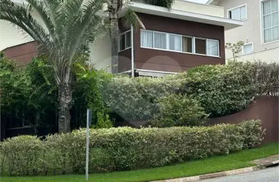 Casa  à venda com 4 quartos, sendo 3 suítes,  no condomínio recanto dos paturis, vinhedo - sp