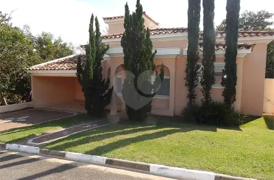 Casa  à venda ou para alugar com 3 quartos, sendo 3 suítes,  no condomínio recanto dos paturis, vinhedo - sp