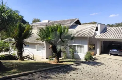Casa à venda com 4 quartos, sendo 4 suítes,  em condomínio marambaia, vinhedo - sp