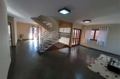 Casa  à venda com 3 quartos, sendo 3 suítes,  no condomínio villaggio capriccio, louveira - sp